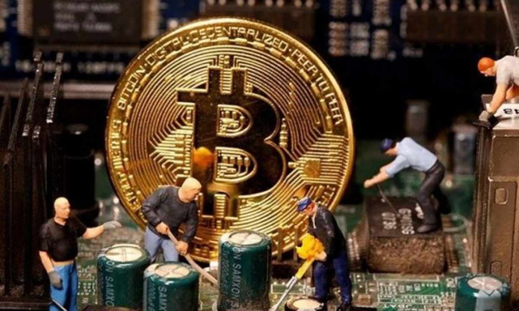 Ilustrasi mining aset kripto Bitcoin. Sumber: Shutterstock.