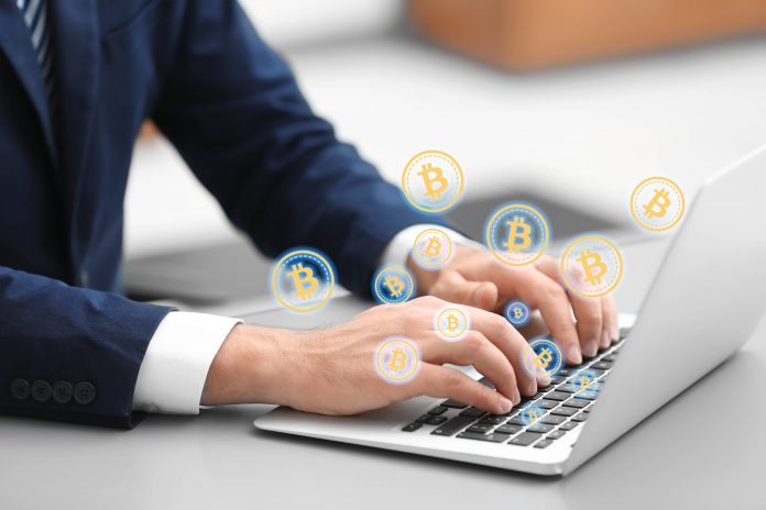 shutterstock_1028935_LqtCq Ilustrasi situs mining Bitcoin terbaik.