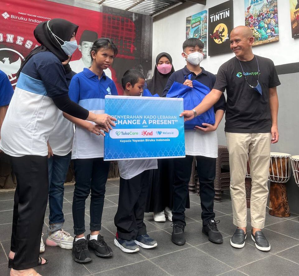 Penyerahan Donasi Kado Lebaran kepada yayasan biruku Indonesia, Bandung 13 Mei 2022