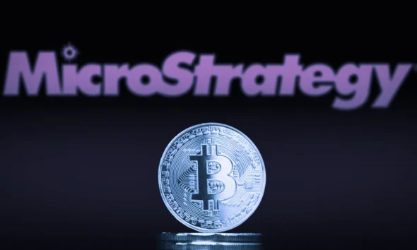 Ilustrasi MicroStrategy dan Bitcoin. Sumber: Shutterstock.