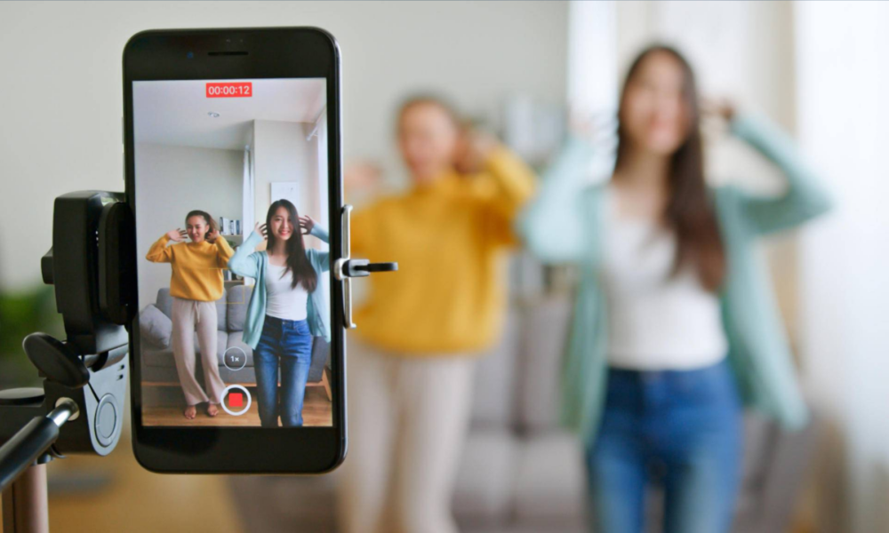 Ilustrasi membuat konten TikTok. Foto: Shutterstock.