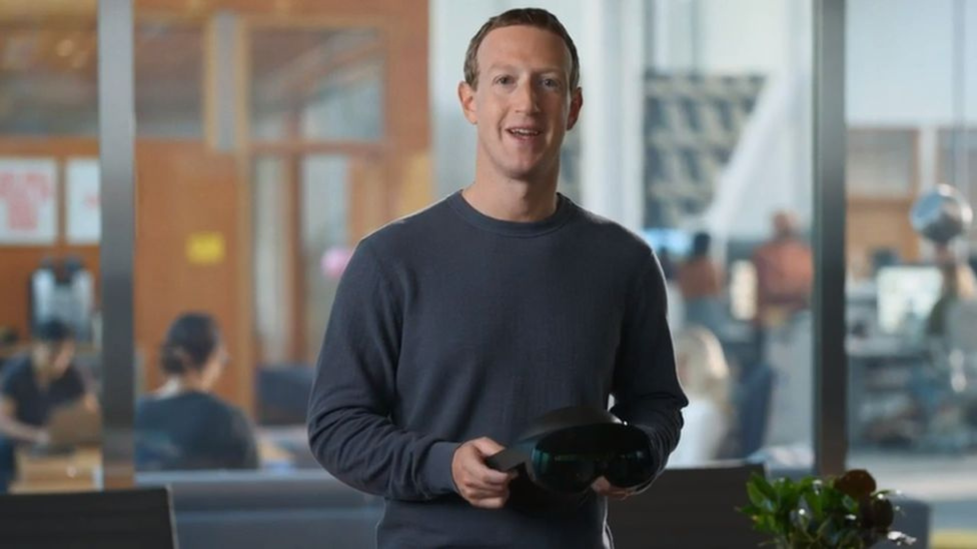 CEO Meta, Mark Zuckerberg telah mengenalkan headset VR baru, Quest Pro. Foto: Meta Inc.