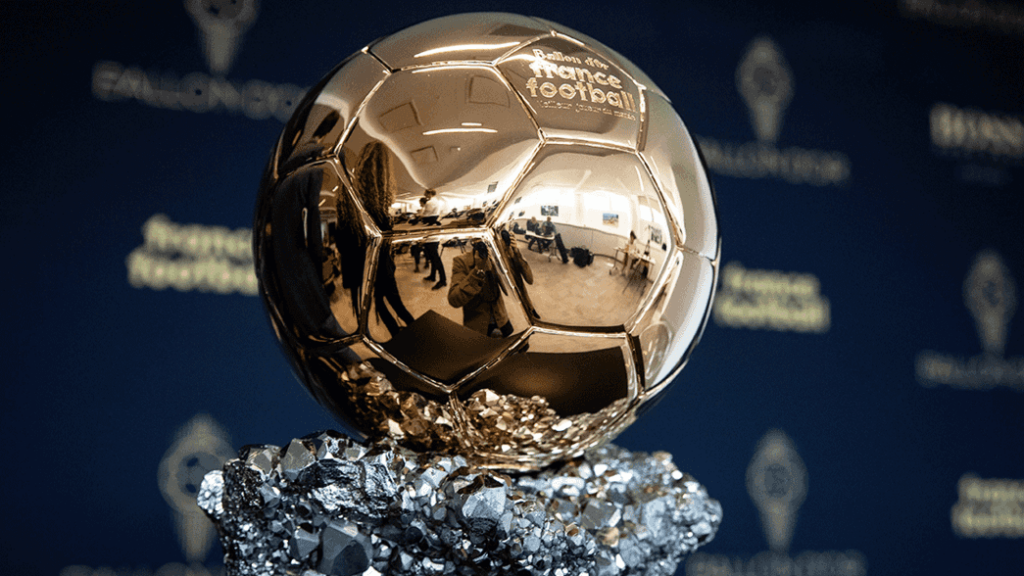 Daftar pemenang Ballon d'Or yang dapat NFT beserta pialanya. Foto: Arsenal.