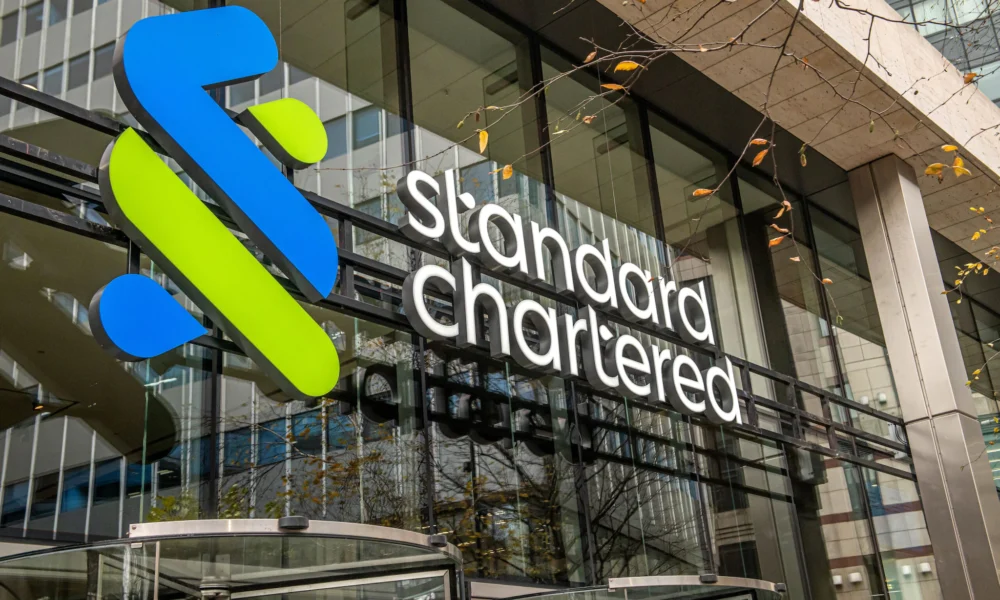 Ilustrasi Standard Chartered yang prediksi harga bitcoin. Sumber: Standard Chartered.