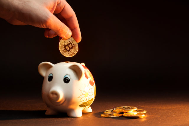 Nabung kripto sekarang, potensi panen cuan saat halving Bitcoin. Sumber: Shutterstock.