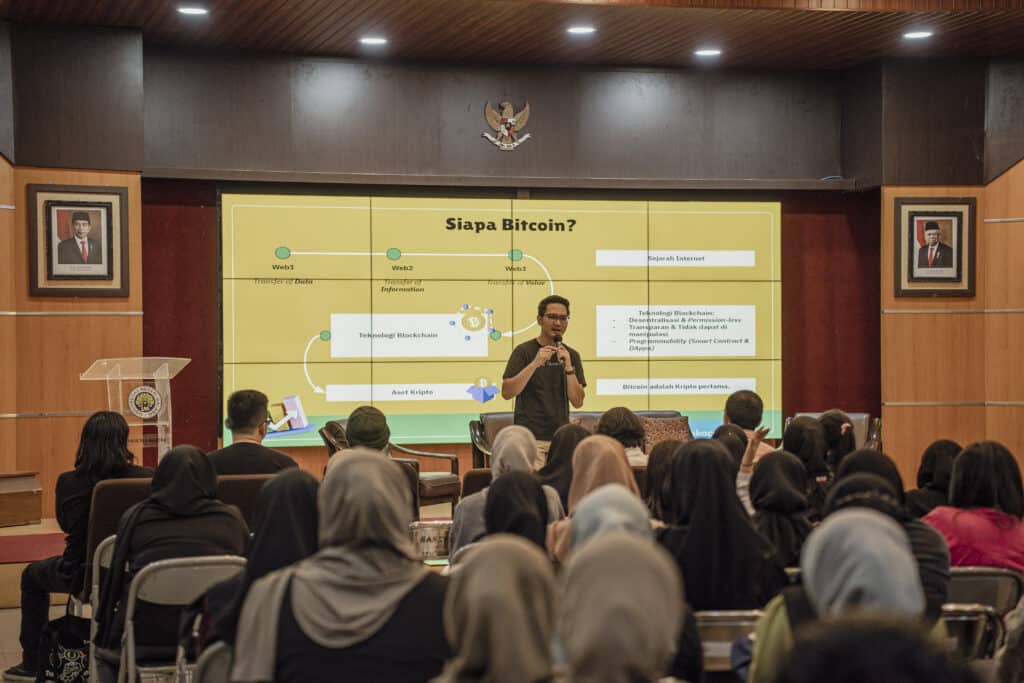 CMO Tokocrypto, Wan Iqbal di acara-Web3 On Campus Negeri Malang. Sumber: IDNFT.