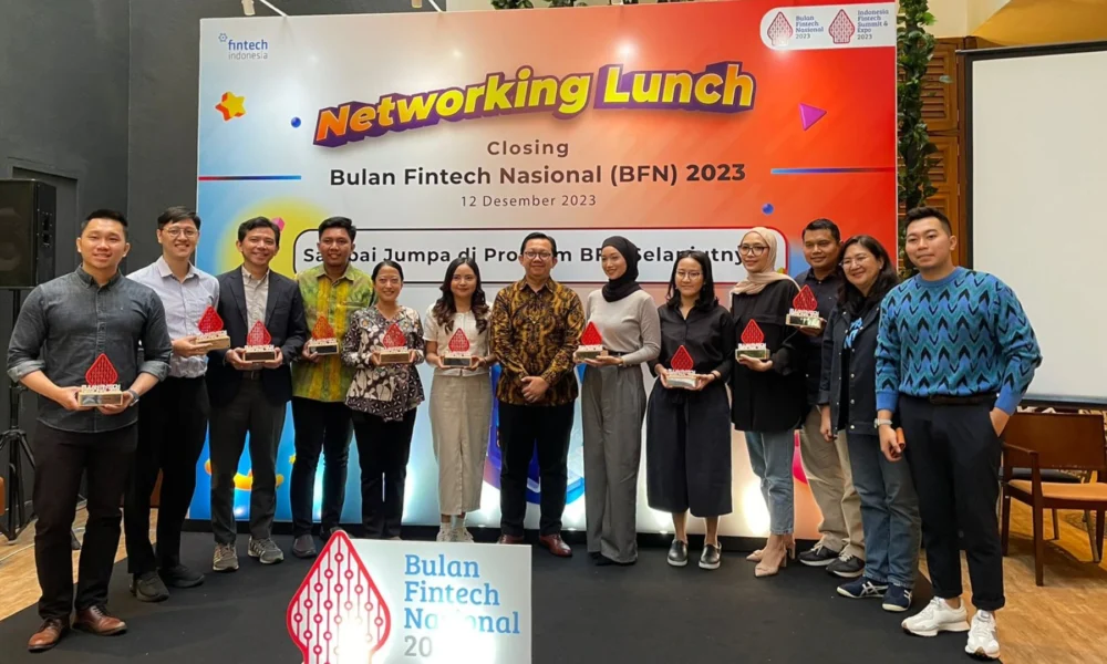 Perwakilan Tokocrypto mendapatkan pernghargaan atas partisipasi aktif di BFN 2023. Sumber: Tokocrypto.