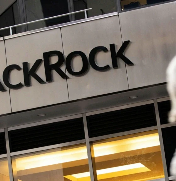 BlackRock makin mantap melangkah ke market kripto incar investor kaya. Sumber: Jeenah Moon/Bloomberg.