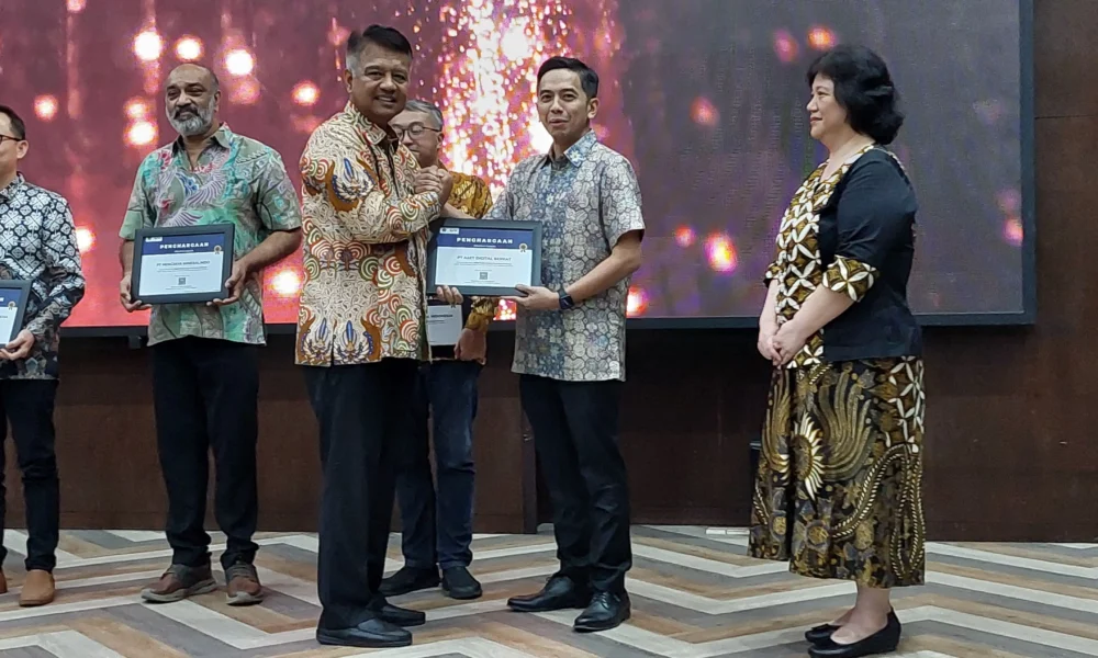 Penghargaan diserahterimakan kepada CEO Tokocrypto Yudhono Rawis oleh Kepala Kanwil DJP Jaksel I Dionysius Lucas Hendrawan di Jakarta pada 6 Juni 2024