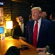 Donald Trump Beli Burger dengan Bitcoin di New York City, Sebut Ini Pertama Kalinya dalam Sejarah Presiden AS. Suimber: Bloomberg.