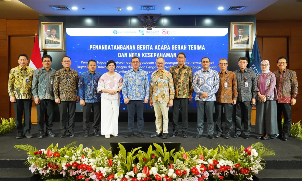 Penandatanganan Berita Acara Serah Terima dan Nota Kesepahaman Peralihan Tugas Peraturan dan Pengawasan Aset Keuangan Digital termasuk Kripto dari Bappebti ke OJK.