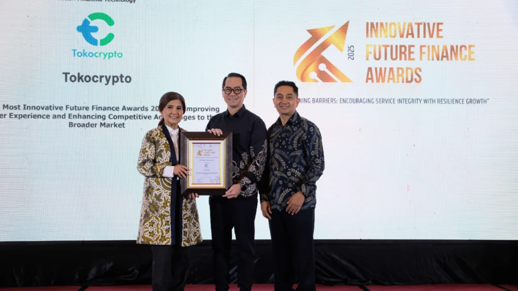 CEO Tokocrypto, Calvin Kizana menerima penghargaan sebagai The Most Innovative Future Finance
Awards 2025 for Improving Customer Experience and Enhancing Competitive
Advantages to the Broader Market.
