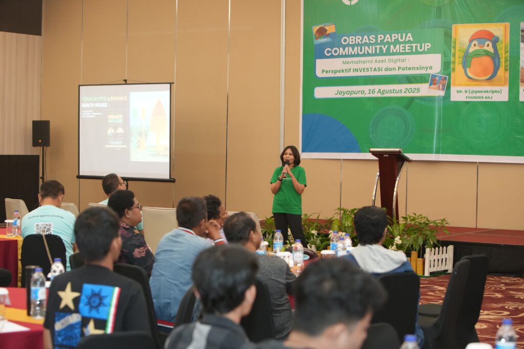 VP PR & Marketing Tokocrypto, Rieka Handayani, saat menjadi pembicara di event OBRAS (Obrolan Komunitas) Jayapura, Papua pada 16 Agustus 2025. Sumber: Tokocrypto.