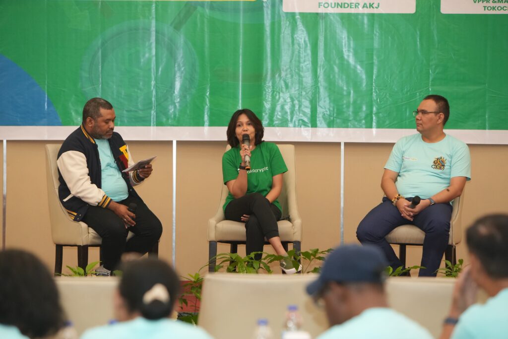 VP PR & Marketing Tokocrypto, Rieka Handayani, saat menjadi pembicara di event OBRAS (Obrolan Komunitas) Jayapura, Papua pada 16 Agustus 2025. Sumber: Tokocrypto.