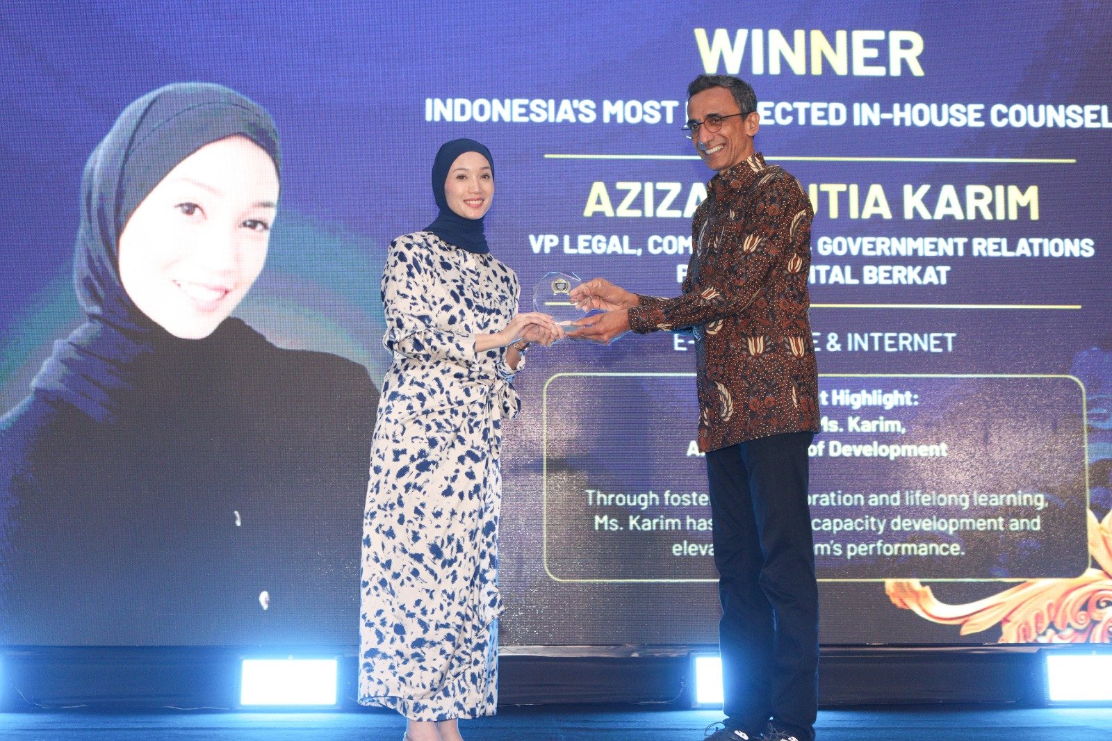 Azizah Mutia Karim, VP Legal, Compliance & Government Relations Tokocrypto menerima penghargaan Indonesia’s Most Respected In-House Counsel 2025 dari Hukumonline dan Indonesia Corporate Counsel Association (ICCA). Sumber: Tokocrypto.