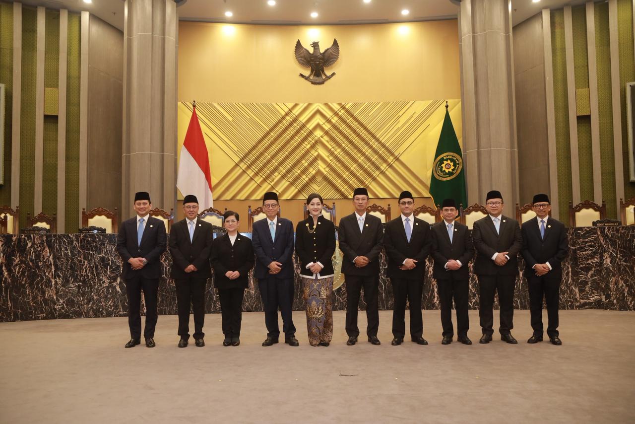 Pengucapan Sumpah Jabatan Anggota Dewan Komisioner OJK. Sumber: OJK.