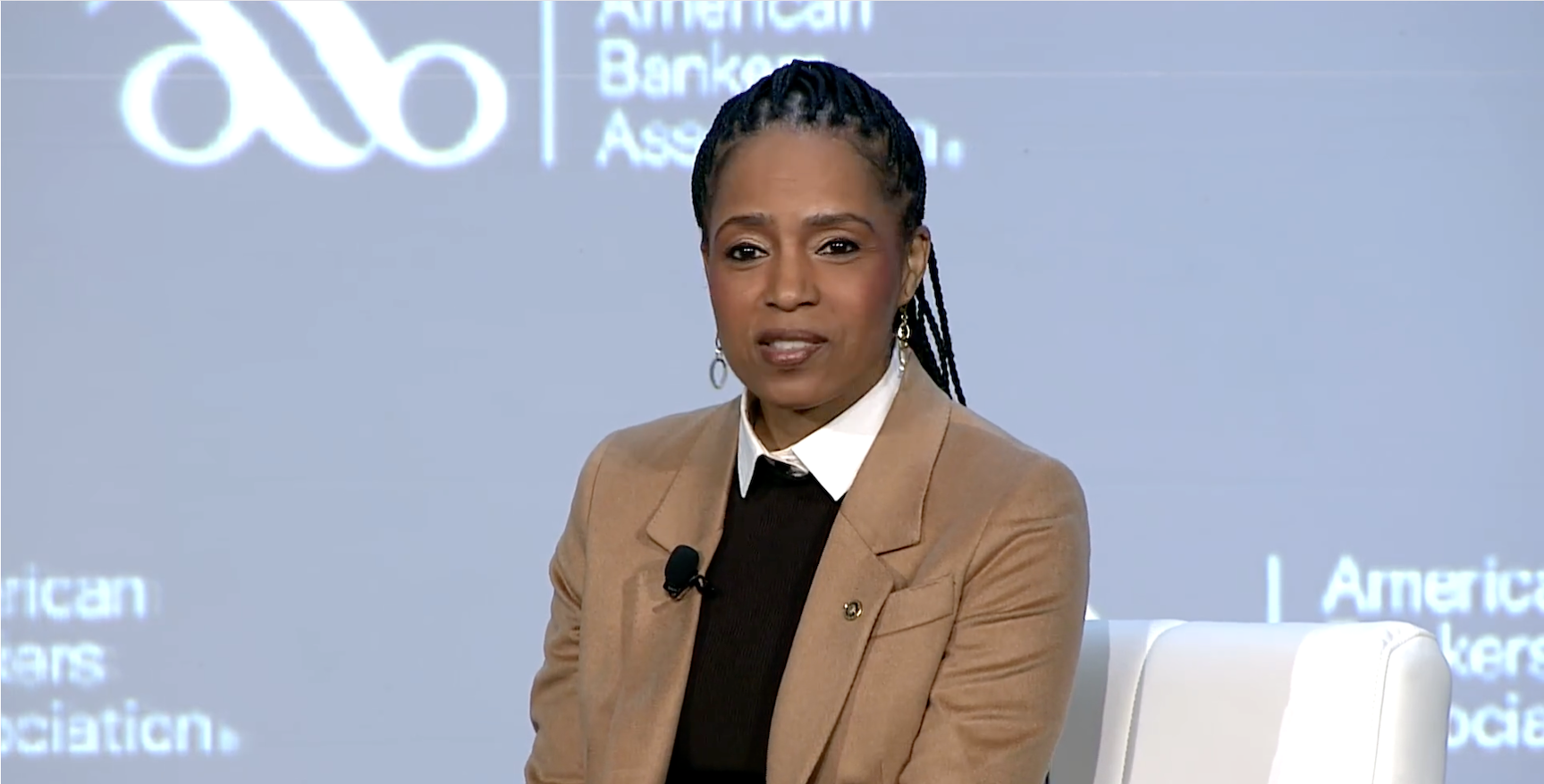 Senator Alsobrooks, yang difoto pada sebuah acara perbankan di awal Maret, mengatakan bahwa RUU kompromi tersebut mungkin akan membuat baik dunia kripto maupun bank-bank tidak senang. Sumber: American Bankers Association.